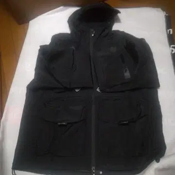 후드 부착 블랙 자켓