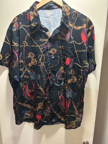 오픈 카라 반팔 셔츠 체인 디자인