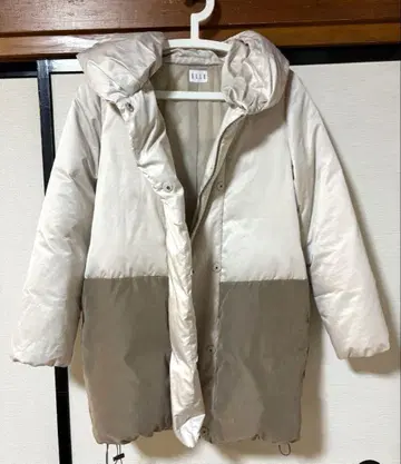 후드 부착 다운 자켓 화이트 베이지