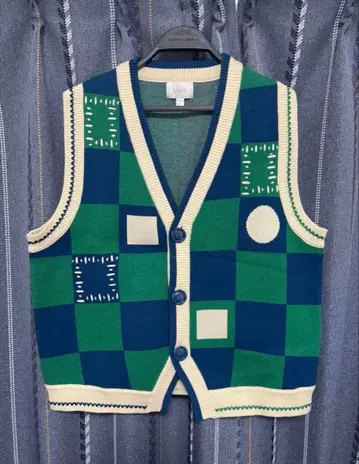 체크 무늬 니트 베스트