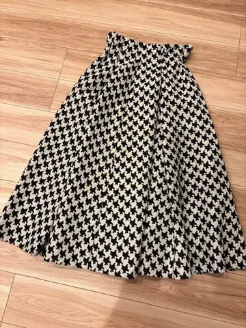 COEL 하운드투스 체크 패턴 자카드 스커트