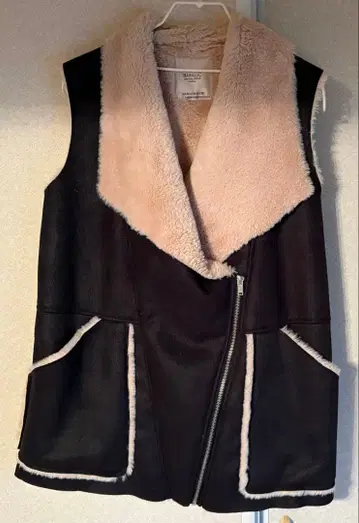 ZARA 인조 모피 베스트 블랙과 베이지