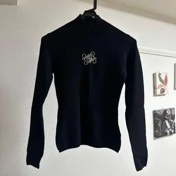 melt the lady 블랙 mm 심볼 니트탑 멜트 더 레이디