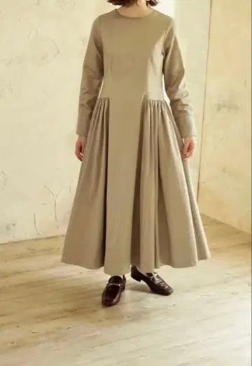 그레이 긴팔 플레어 원피스