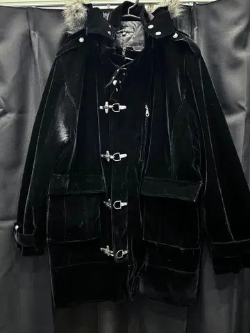 블랙 벨로아 코트