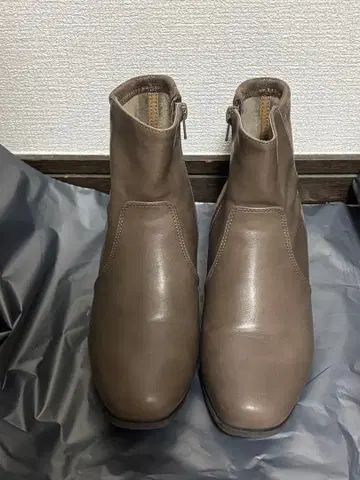 브라운 스웨이드 가죽 부츠 중간 힐 22.5cm