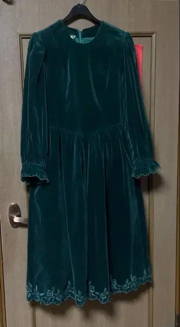 장미빛 인생 벨벳 원피스와 레이스 세트