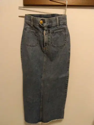 라이트 블루 타이트 스커트 미디 기장