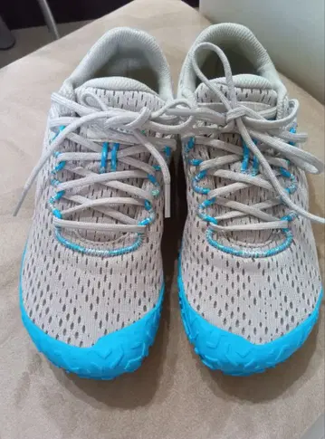 Merrell J067724 여성용 러닝화 베이지/블루