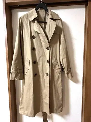 베이지 트렌치코트