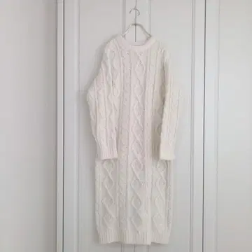 젤라또피케 화이트 케이블 니트 롱 원피스 긴팔 룸웨어