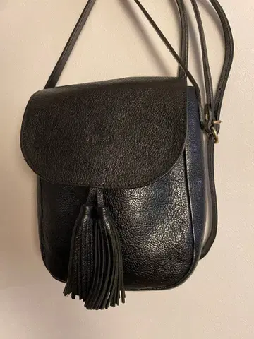 일비종떼 가죽 크로스 바디백 숄더백 태슬