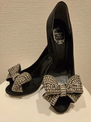 새상품급 스트로베리 필드 리본 반짝반짝 블랙 펌프스 포멀 결혼식