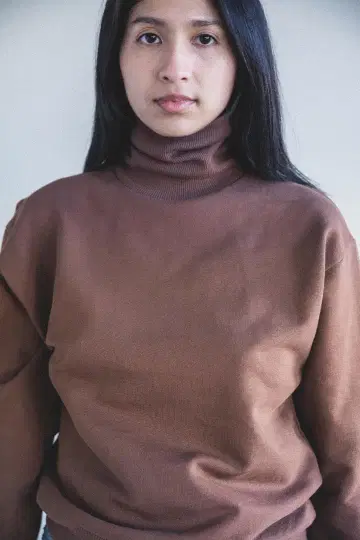 BASERANGE 브라운 터틀넥 S