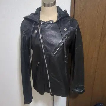 후드 부착 블랙 램 가죽 라이더 자켓