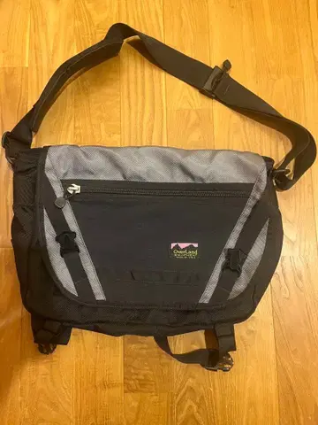 Overland 메신저 백 블랙/그레이