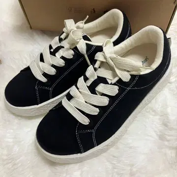 르 무통 블랙 스니커즈