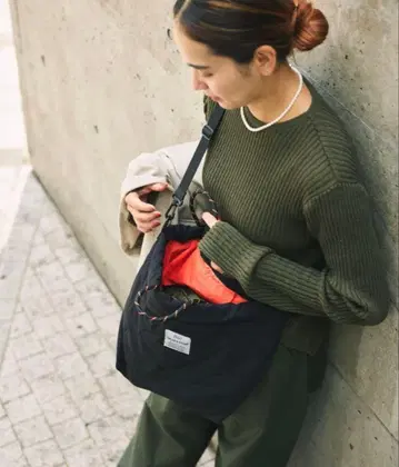 KiU x FREAK'S STORE 별주 패디드 토트백 발수