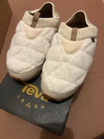 Teva 슬립온 화이트