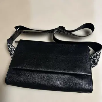 (주말 세일) 이아파피오네 와이드 테이프 숄더