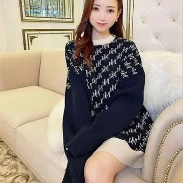 미셸 마카롱 네이비 로고 니트 스웨터