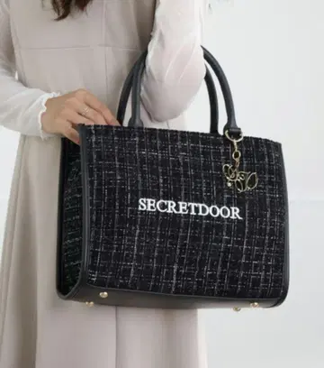 2way 트위드 토트 숄더백 참 포함 SecretDoor