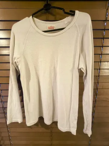 할리우드 런치마켓 화이트 긴팔 티셔츠