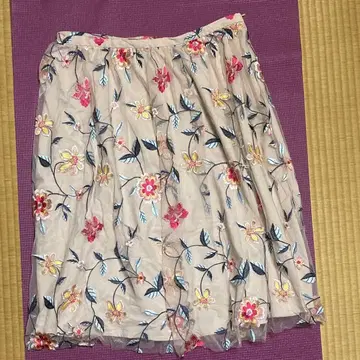 ZARA BASIC 자수 플레어 스커트 무릎 기장 핑크 꽃무늬