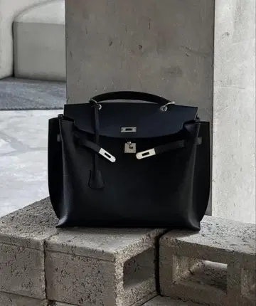[ JISTORY ] SQUARE BELT HANDLE BAG