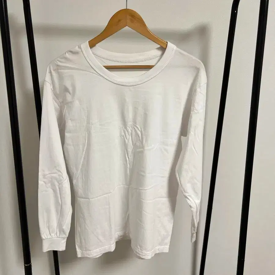 White plain long-sleeved t-shirt 304