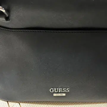 GUESS 블랙 숄더백