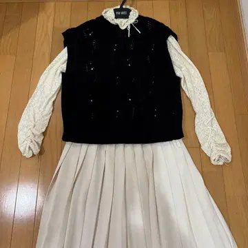 잉게보그 블랙 아란 무늬 시스루 울 혼방 프렌치 소매풍 베스트