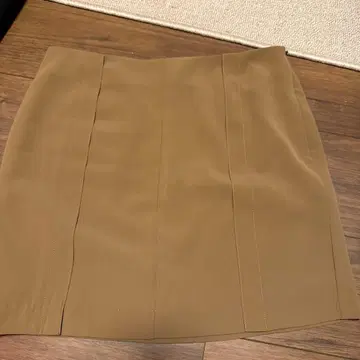 브라운 타이트 스커트 심플한 디자인