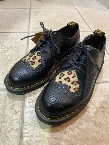 닥터 마틴 블랙 레오파드 무늬 신발