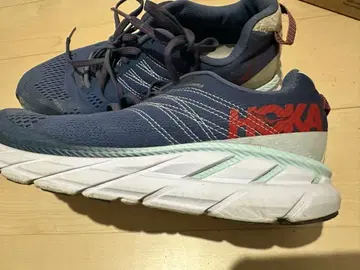 HOKA 러닝화