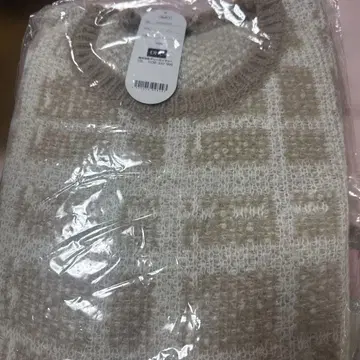 DHC 베이지 계열 체크 무늬 니트 스웨터 LL 사이즈