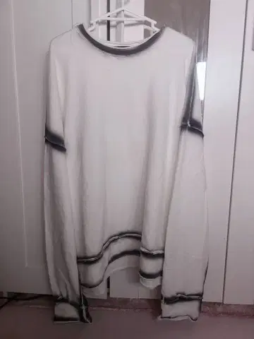 XU 데미지 맨투맨 롱T