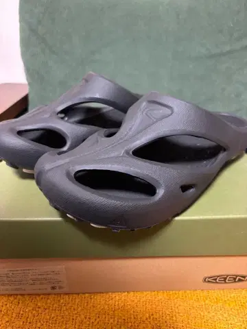 KEEN 블랙 샌들 오픈토