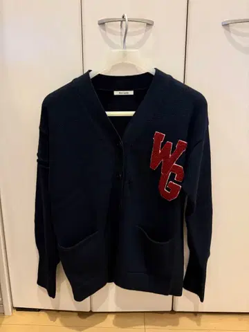 Whim Gazette 자수 네이비 가디건