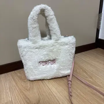 FURFUR 퍼 숄더백 화이트