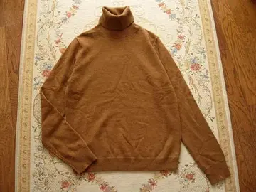 유니클로 캐시미어 터틀넥 스웨터 니트 M 사이즈