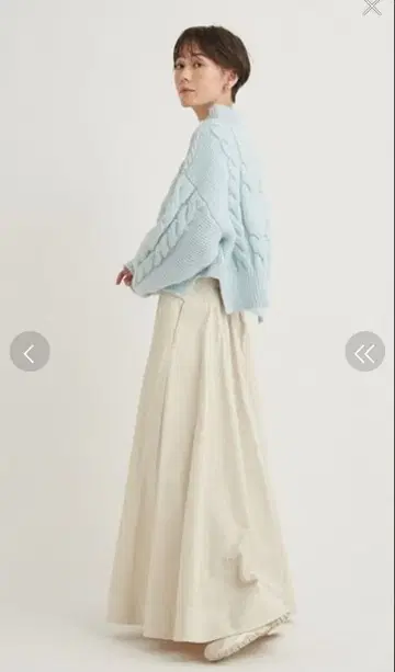 새상품급 emmi 하이웨스트 플레어 스커트 S 사이즈 아이보리