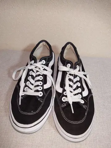Vans 블랙/화이트 스니커즈 26cm