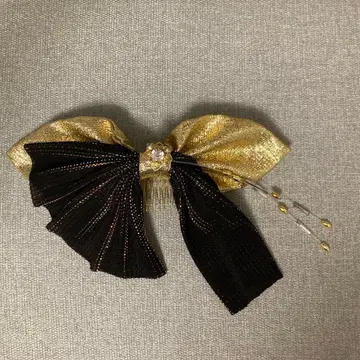골드와 블랙의 리본 헤어 액세서리