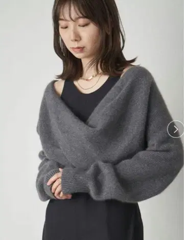 미스 로에 트위스트 디자인 니트 그레이 현행 모델