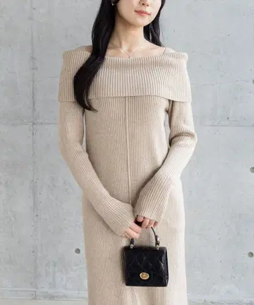 오프숄더풍 니트 원피스