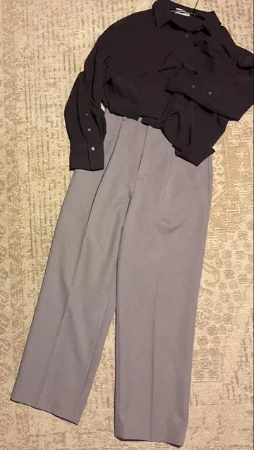 반야드스톰의 센터 플레이스가 들어간 팬츠