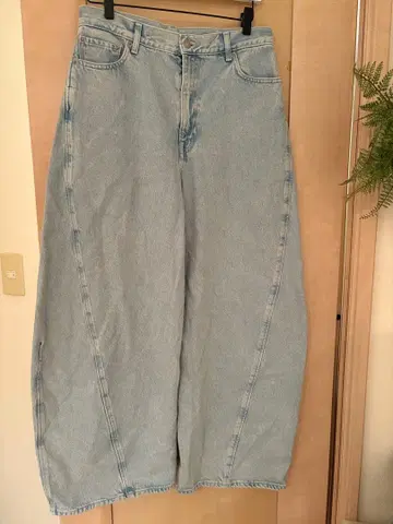 COS 배럴 레그 데님