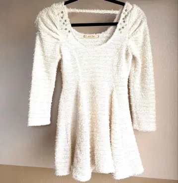 화이트 펄 장식 미니 원피스