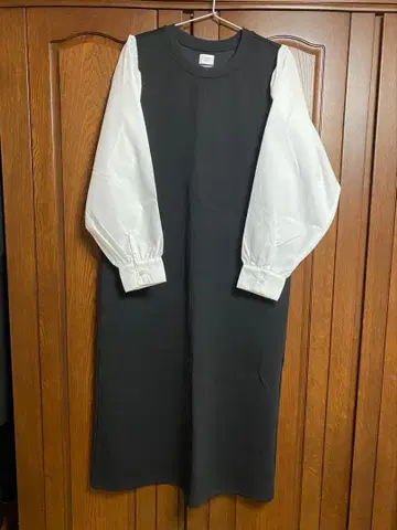 어반 리서치 스트레이트 원피스